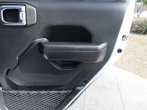 Used 2021 Jeep Wrangler Unlimited Rubicon image 26