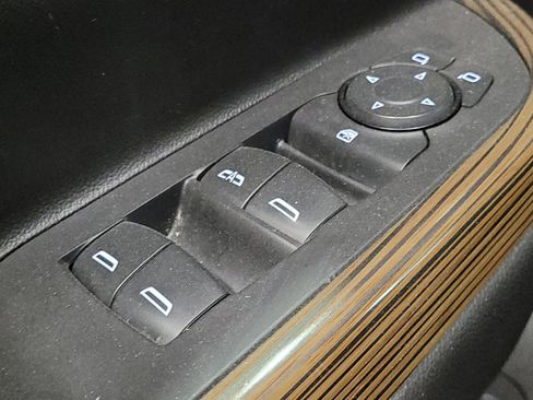 Used 2021 GMC Acadia SLE w/ Driver Convenience Package image 27