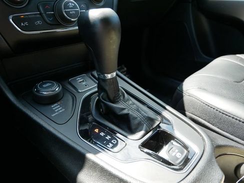 Used 2020 Jeep Cherokee Limited AWD/4WD image 22