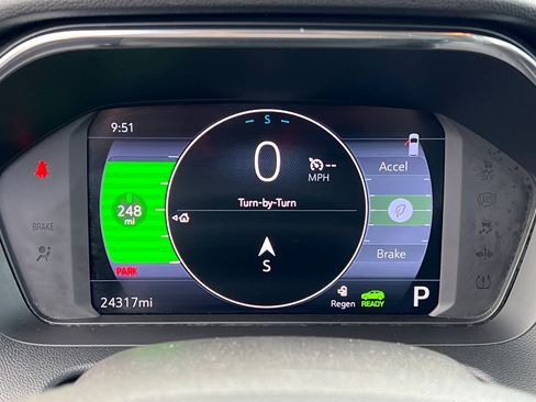 Used 2022 Chevrolet Bolt EUV LT w/ Comfort Package image 24