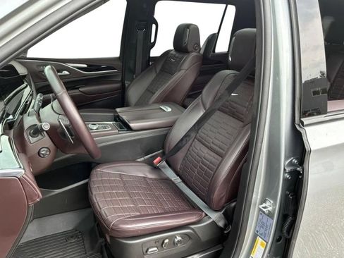 Used 2024 Cadillac Escalade ESV V w/ LPO, ONYX Package AWD/4WD image 5