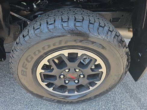 Used 2025 Toyota Tacoma TRD Off-Road AWD/4WD image 6