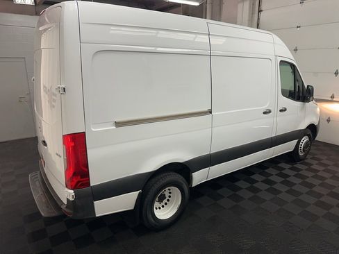 Used 2019 Freightliner Sprinter 144 image 10