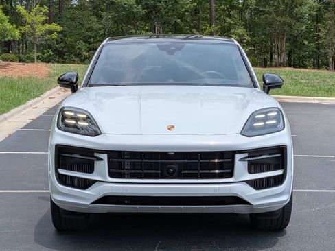 Certified 2026 Porsche Cayenne E-Hybrid Coupe AWD/4WD image 36