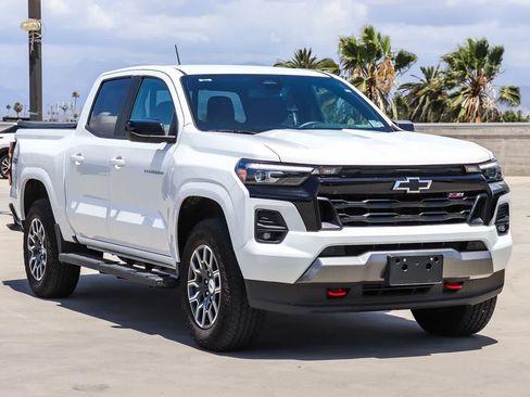 Used 2024 Chevrolet Colorado Z71 w/ Z71 Convenience Package 2 AWD/4WD image 5