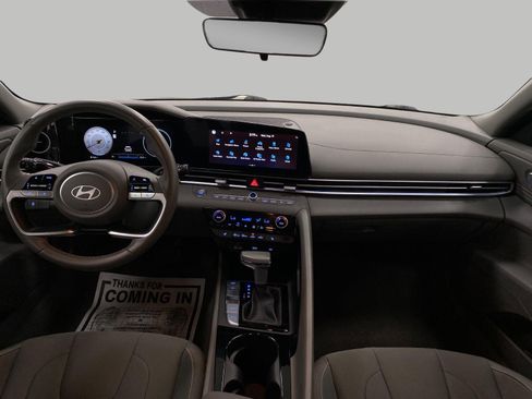 Certified 2025 Hyundai Elantra SEL FWD image 20