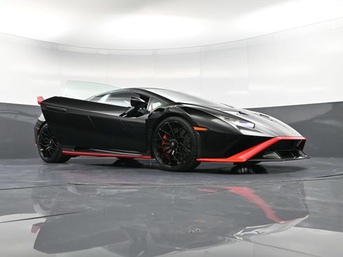 Used 2024 Lamborghini Huracan STO RWD image 37