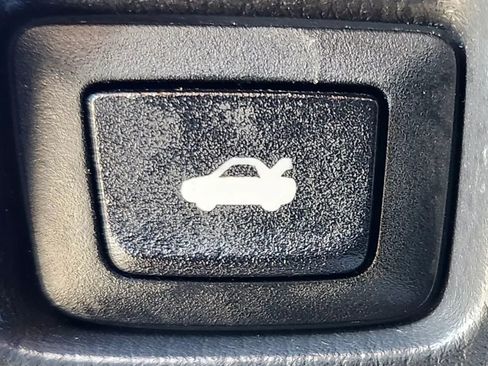 Used 2016 MAZDA MAZDA3 i Sport image 16