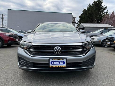 Certified 2023 Volkswagen Jetta SE w/ Panoramic Sunroof Package image 3