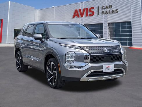 Used 2024 Mitsubishi Outlander SE image 9