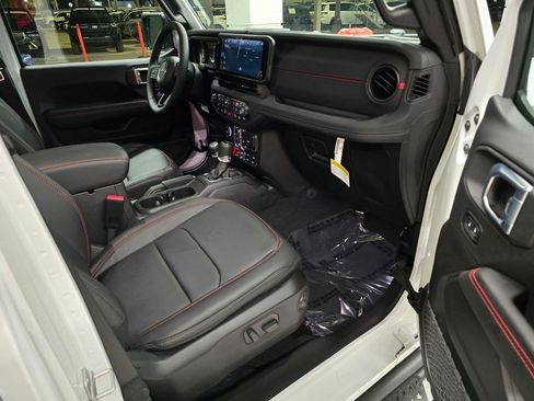 Certified 2026 Jeep Gladiator Rubicon AWD/4WD image 36