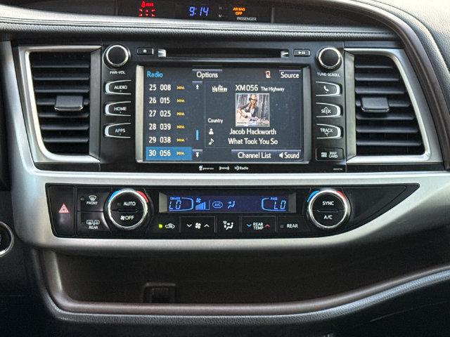 Used 2017 Toyota Highlander XLE FWD image 12