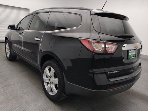 Used 2017 Chevrolet Traverse LT w/ Style and Technology Package FWD image 5