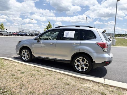 Used 2018 Subaru Forester 2.5i Touring AWD/4WD image 5