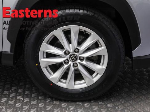 Used 2024 Toyota Corolla Cross LE FWD image 31