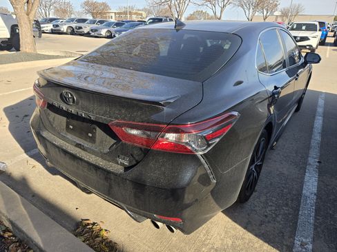 Used 2023 Toyota Camry SE image 7