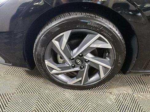 Used 2025 Hyundai Elantra SEL FWD image 9
