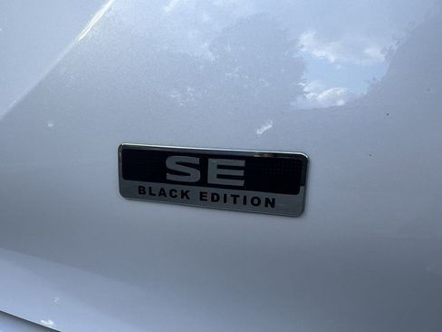 Used 2024 Mitsubishi Outlander SE Black Edition AWD/4WD image 45