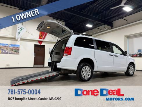 Used 2019 Dodge Grand Caravan SE FWD image 1
