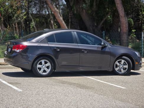 Used 2016 Chevrolet Cruze LT w/ Technology Package FWD image 6