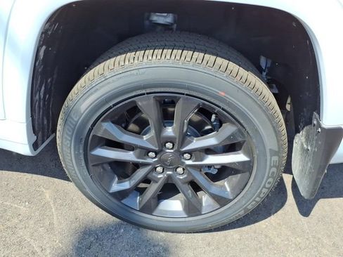 New 2026 Jeep Grand Cherokee L Limited AWD/4WD image 4