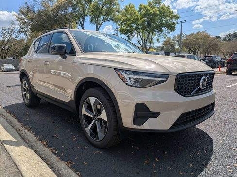 New 2026 Volvo XC40 B4 Core w/ Protection Package Premier image 8