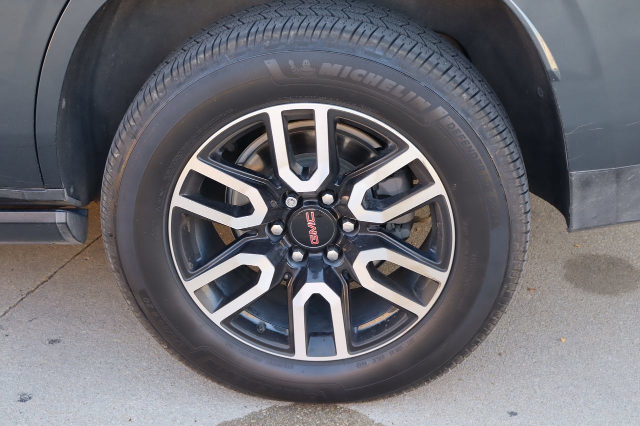 Used 2021 GMC Yukon AT4 w/ AT4 Premium Plus Package AWD/4WD image 31