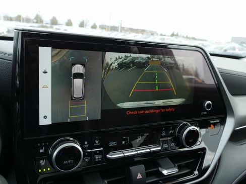 Used 2024 Toyota Highlander Platinum image 29