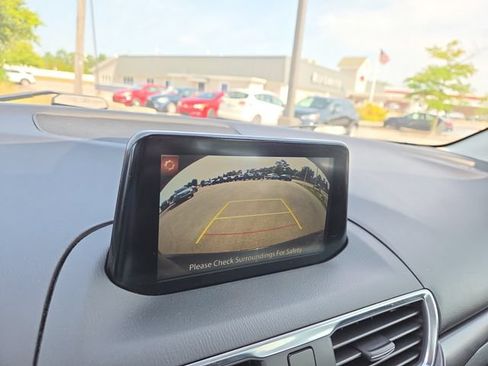 Used 2018 MAZDA MAZDA3 Grand Touring w/ Premium Equipment Package FWD image 9