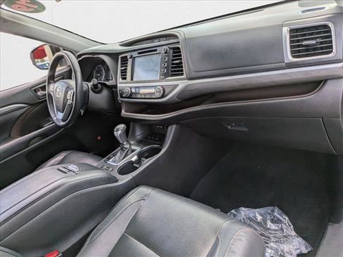 Used 2019 Toyota Highlander Limited Platinum image 25