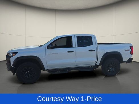 Used 2025 Chevrolet Colorado Trail Boss AWD/4WD image 5