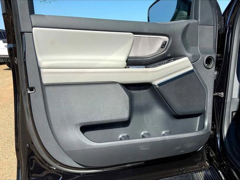 New 2025 Ford Expedition Active image 10