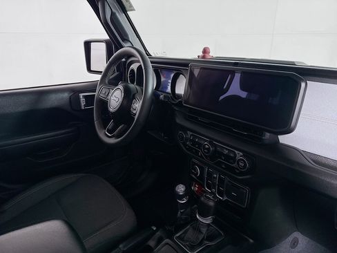 Used 2024 Jeep Wrangler Unlimited AWD/4WD image 28