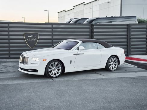 Used 2017 Rolls-Royce Dawn image 5