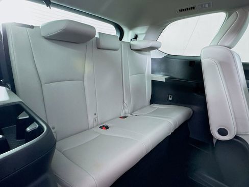 Used 2025 Toyota Grand Highlander AWD Hybrid image 32