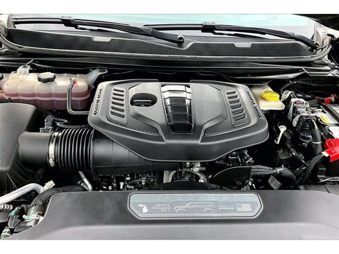 Certified 2024 Jeep Wagoneer L Series III w/ Flexible Seating Group AWD/4WD image 13