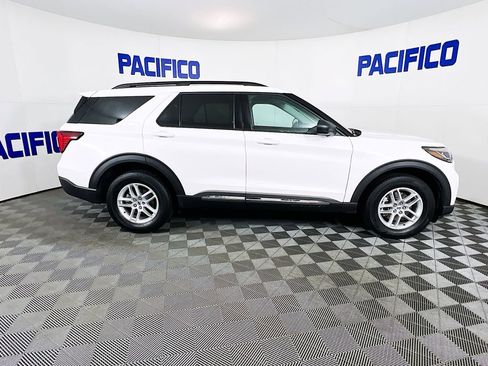 Used 2025 Ford Explorer Active image 10