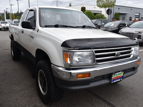 Used 1998 Toyota T100 DX AWD/4WD image 3