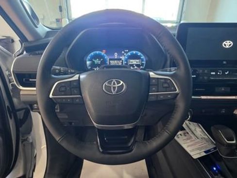New 2026 Toyota Grand Highlander Platinum image 16