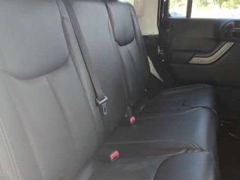 Used 2016 Jeep Wrangler Unlimited Sahara w/ Connectivity Group AWD/4WD image 9