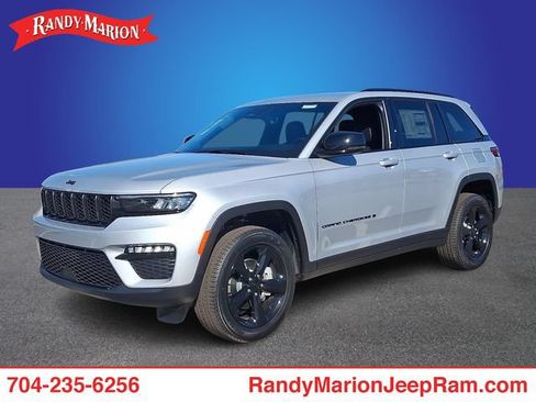 Used 2025 Jeep Grand Cherokee Limited w/ Black Appearance Package AWD/4WD image 1