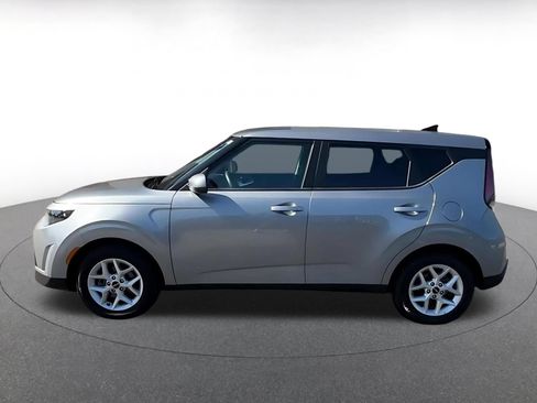 Used 2025 Kia Soul LX w/ LX Technology Package FWD image 9