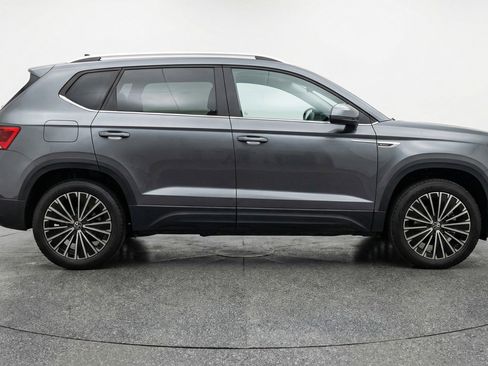 Used 2025 Volkswagen Taos SE image 11