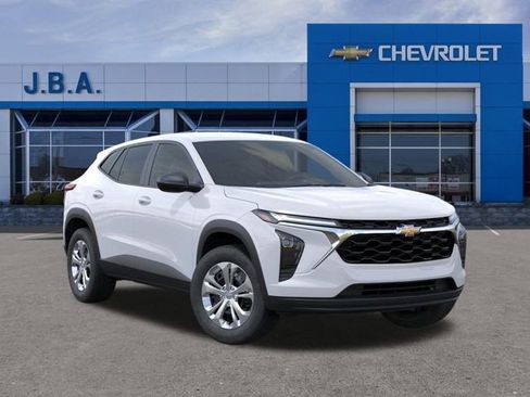 New 2026 Chevrolet Trax LS w/ Driver Confidence Package image 7
