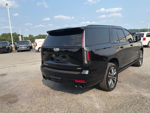 Used 2024 Cadillac Escalade ESV V w/ Heavy-Duty Trailer Package AWD/4WD image 4