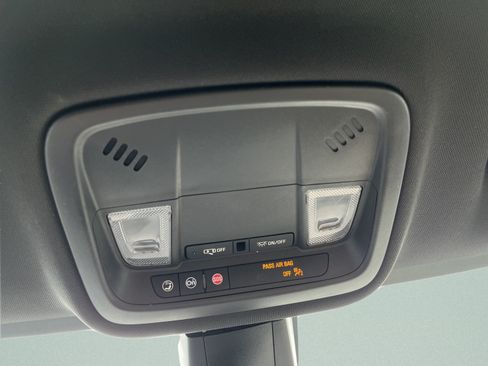 Used 2023 Chevrolet Traverse LS AWD/4WD image 19