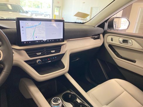 New 2026 Ford Explorer Active w/ Active Comfort Package AWD/4WD image 21
