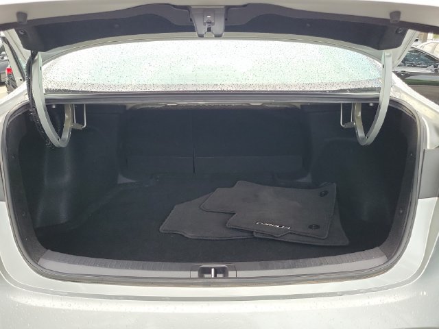 Used 2025 Toyota Corolla LE FWD image 6
