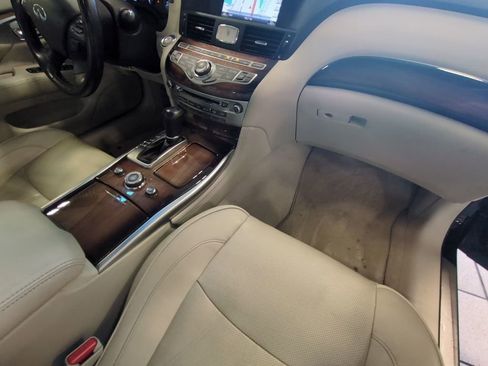 Used 2015 INFINITI Q70 5.6 w/ Deluxe Touring Package image 23