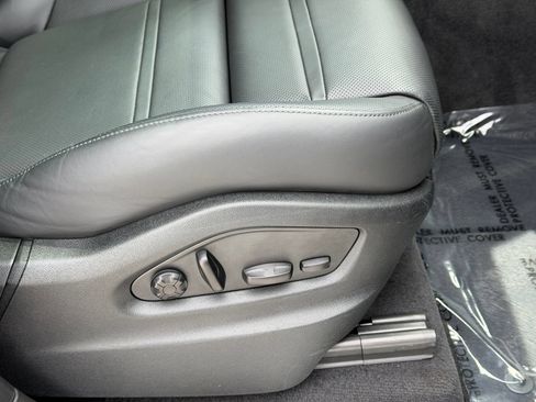 Certified 2023 Porsche Cayenne AWD/4WD image 17
